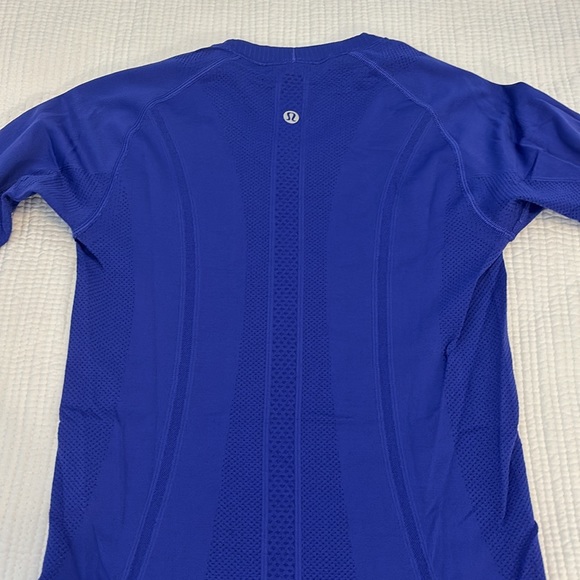 Lululemon purple long sleeve great condition size 4 - Picture 1 of 5